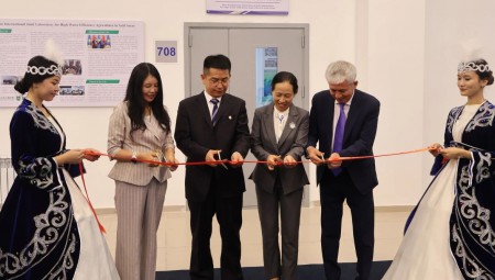 大禹节水集团、中国农业大学、哈萨克国立农业研究大学三方共建的“中哈旱区高水效农业国际联合实验室”入选中哈两国元首见签的两国合作清单。9月4日，该实验室揭牌仪式在哈国立农大举行，中国驻阿拉木图总领事蒋薇、中国农大副校长杜太生、哈国立农大第一副校长Прим??л·Ш·Ибрагимов、大禹节水集团高级副总裁崔静等出席。